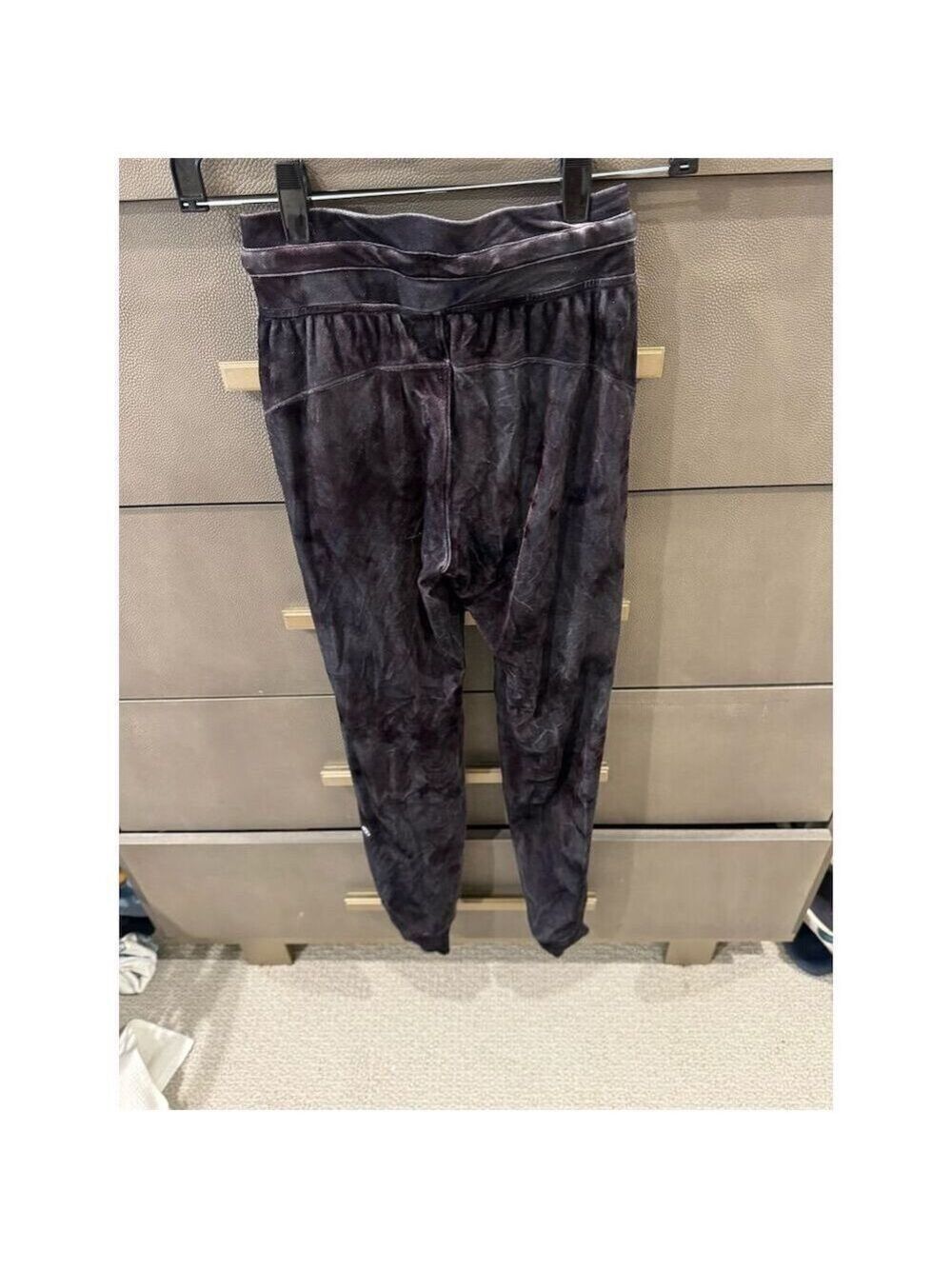 Lululemon Women's Ready to Crush Black Velour Jogger Pants Size 0 Casual - Picture 4 of 5